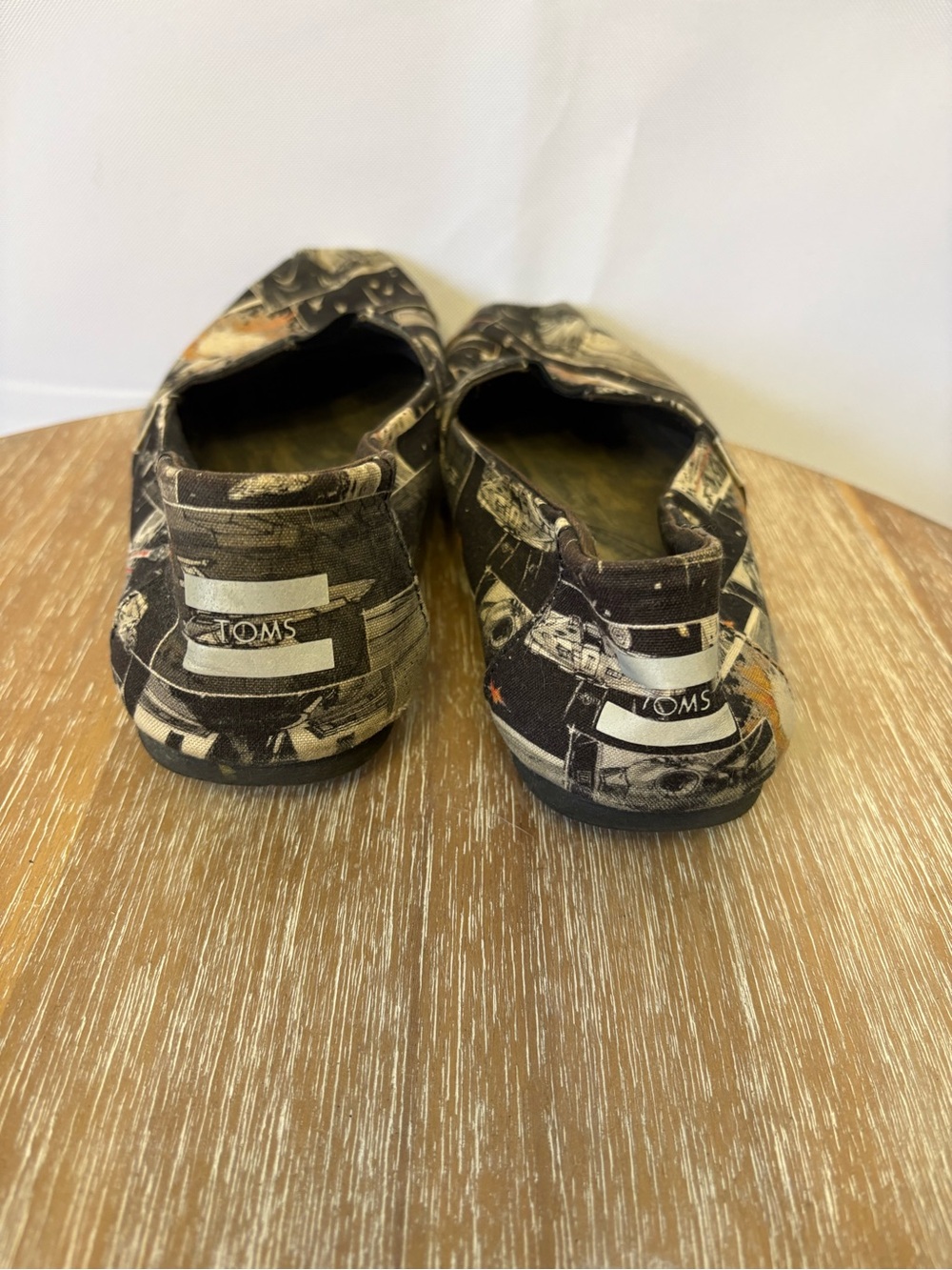 Star Wars Women’s Slip-On Canvas Shoes in Black, Beige & Orange Accent - Picture 2 of 7